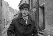 Wiesław Gołas w filmie &bdquo;Naprawdę wczoraj", fot. Zbigniew Hartwig, źr&oacute;dło: Fototeka FN
