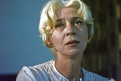 Halina Mikołajska w filmie &bdquo;Barwy ochronne", fot. Renata Pajchel, źr&oacute;dło: Fototeka FN